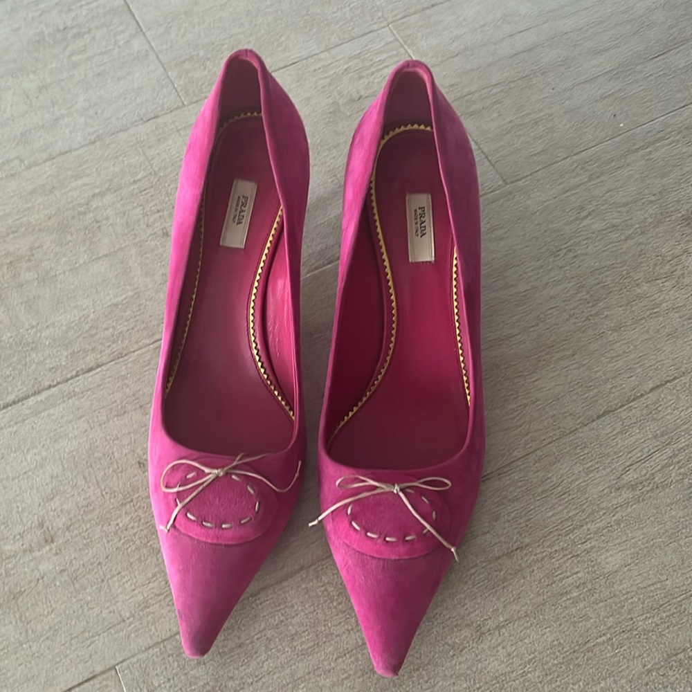 PRADA Pink/Magenta Suede w/ White Stitch & Gold Bow Detail Heels Size 37 1/2